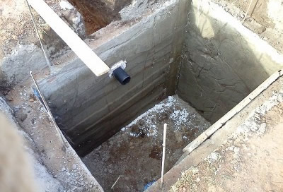 Постройка туалета на даче с выгребной ямой из монолитного бетона