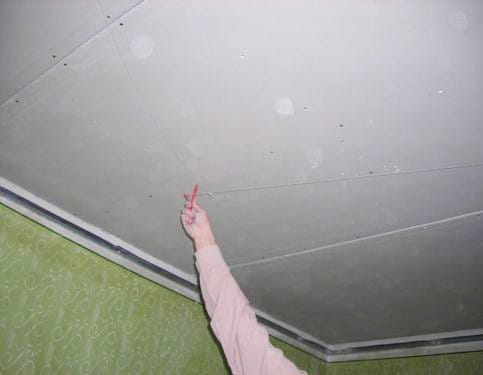 Рисунок на потолке с помощью карандаша