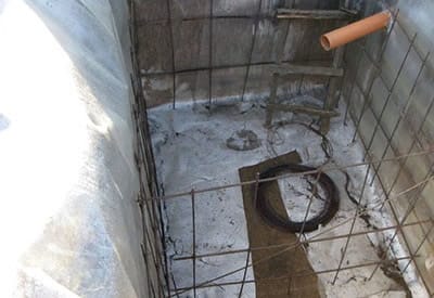 Закрепление арматуры перед установкой опалубки