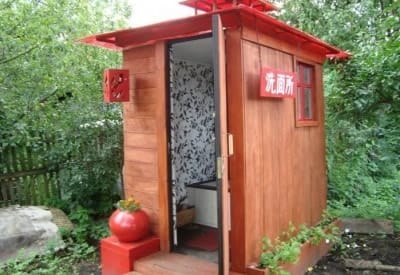 Красивый туалет на даче