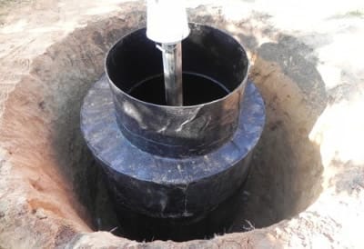 Обустройство водяной скважины: установка стального кессона