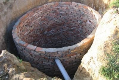 Выгребная яма - простейший вариант канализации для дачи