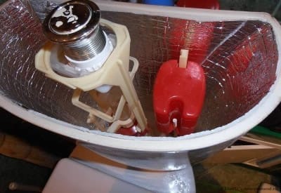 Оклейка бачка унитаза изнутри