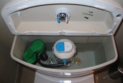 Болты в бачке