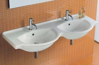 Двойная раковина в ванной Двойная раковина в ванной