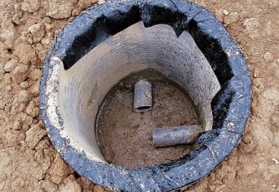 Создание дренажного колодца может потребовать значительных земляных работ