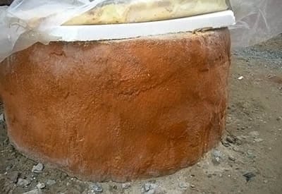 Пенополиуретан - недорогой способ утеплить колодец