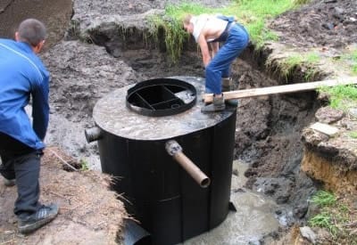 Монтаж бочки для канализации