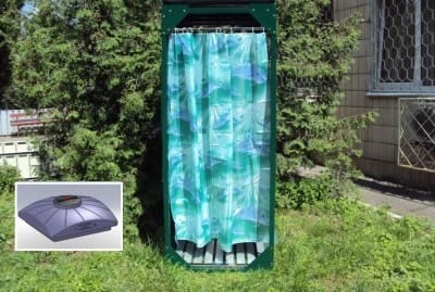 Плоские баки из пластика прекрасно служат в качестве крыши для летнего душа