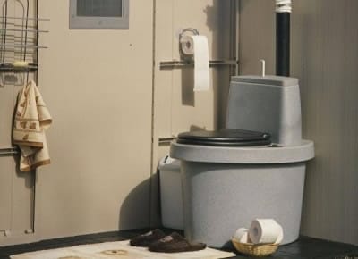 Пластиковый унитаз для дачи