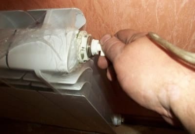 Устранение воздушной пробки в батарее