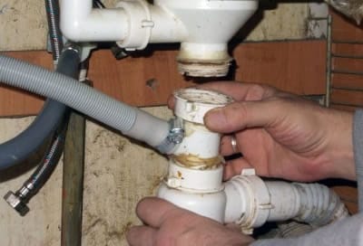 Отсоединение нижней части сифона