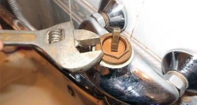 Снятие прижимной гайки