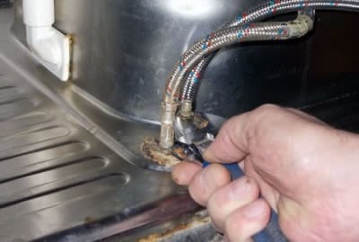 Выкручивание резьбового штыря