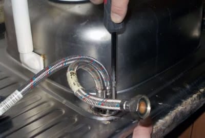 Вкручивание резьбовых штырей