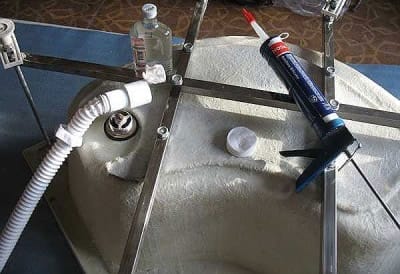 Регулирование горизонтального положения поддона душевой кабины