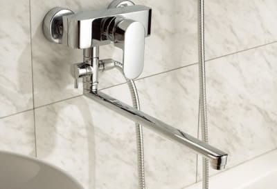 Однорычажный универсальный смеситель для ванной