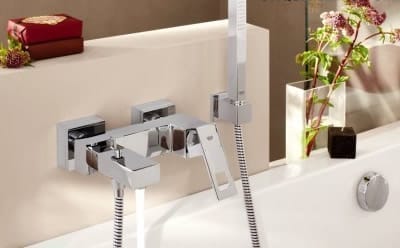 Однорычажный смеситель для ванны с душем