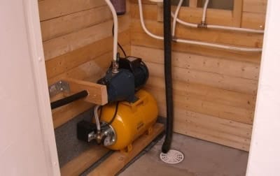 Туалет и душ в одном строении на даче