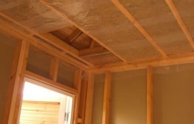 Закрепление полиэтилена поверх утеплителя