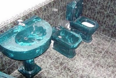 Унитаз из искусственного камня