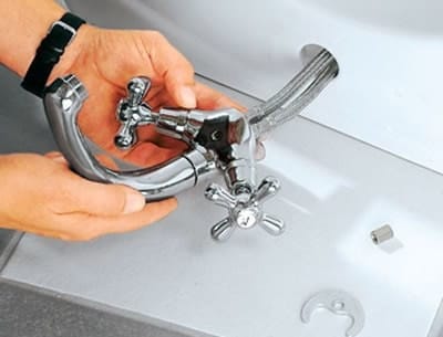 Подключение двойной раковины: установка смесителя Подключение двойной раковины: установка смесителя