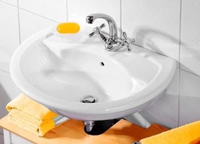 Окончание монтажа подвесной раковины