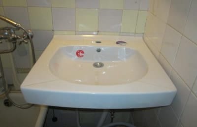 Установка раковины над стиральной машиной