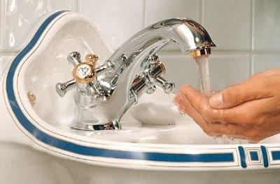 Традиционный двухвентильный смеситель