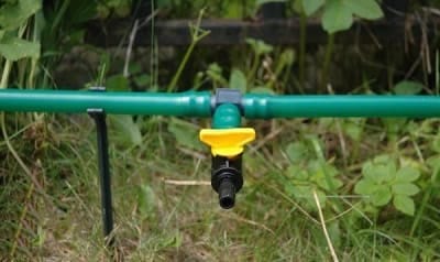 Разборный водопровод укладывается на землю