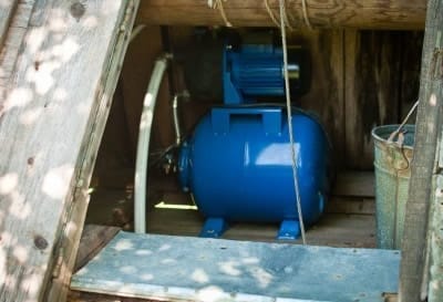 Водопровод на даче из колодца: тип насоса