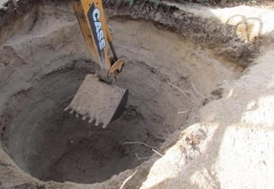 Котлован под выгребную яму