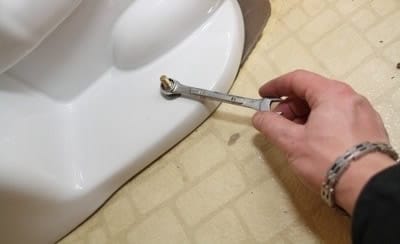 Замена унитаза: монтаж на дюбели