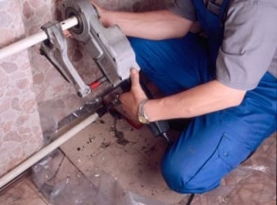 Нарезка резьбы вручную Нарезка резьбы вручную