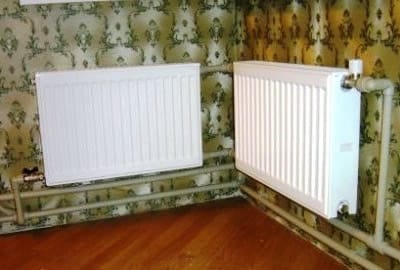 Батареи в одной комнате располагают на одном уровне