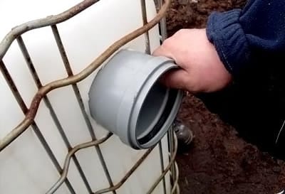 Расположение входного отверстия в септик из еврокубов