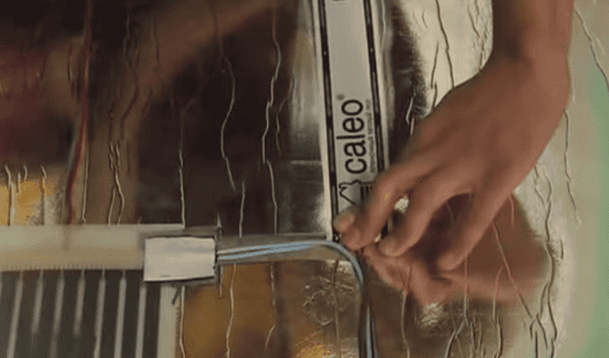 Фиксируем провода скотчем