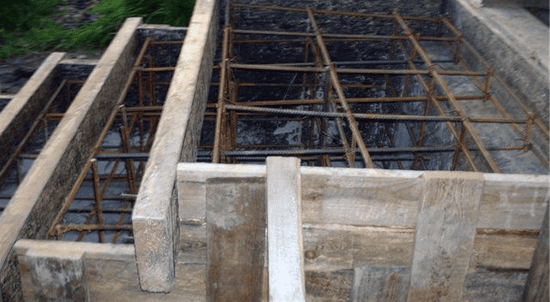 Каркас для бетонного крыльца с арматурой вид сбоку