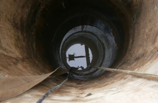 Чистка колодца дренажным насосом