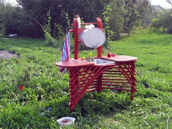 Дачный умывальник с бачком