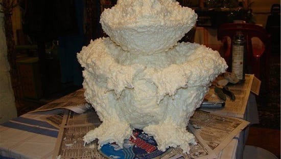 Делаем глаза из пуговиц или больших бусин