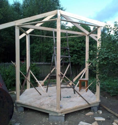После того как каркас создан Делаем крышу у беседки