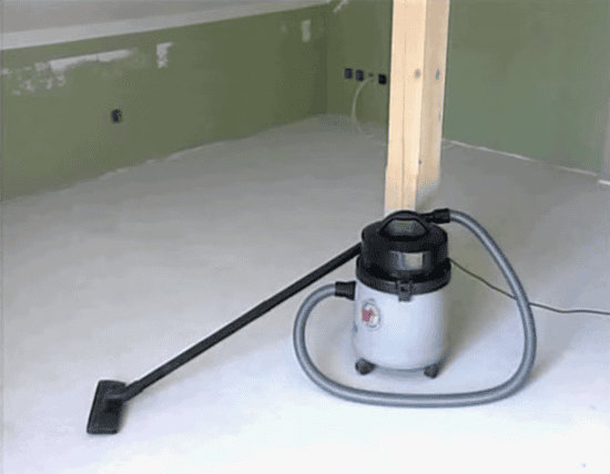 Делаем уборку поверхности помещения