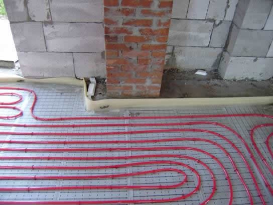 Демпферная лента -компенсирует тепловое расширение бетонной стяжки.