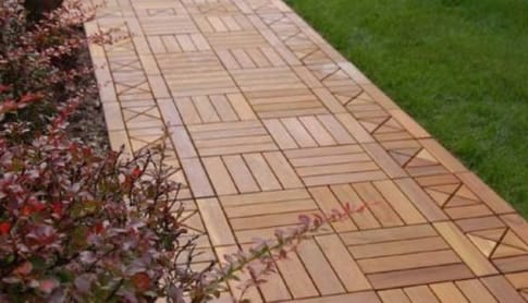 Деревянная дорожка в форме паркета