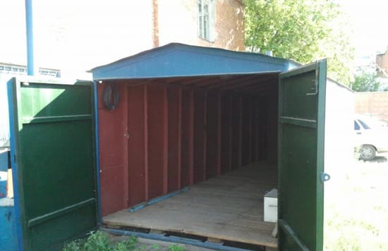 Деревянный пол в гараже