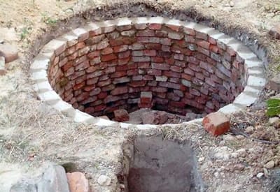 В зависимости от нужного диаметра подбираем необходимое количество кирпичей