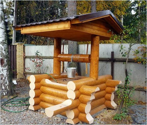 Домик для колодца из сруба