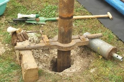 Как правильно: сделать колодец или пробурить скважину