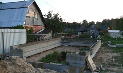 Еще одна фотография возведения укладки блоков